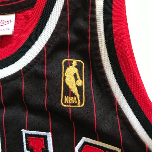 Mitchell & Ness Michael Jordan Chicago Bulls Basketball Jersey M 10 12 96 97 - Picture 4 of 13